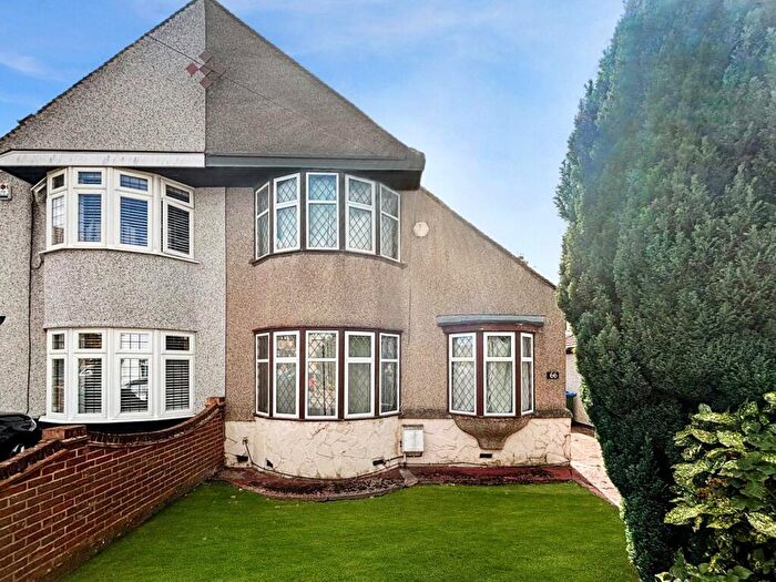 3 Bedroom Semi Detached House For Sale In Steynton Avenue, Bexley, Kent, DA5