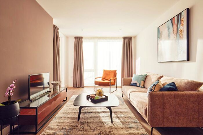 2 Bedroom Apartment To Rent In Park Square, Avebury Boulevard, Milton Keynes, MK9