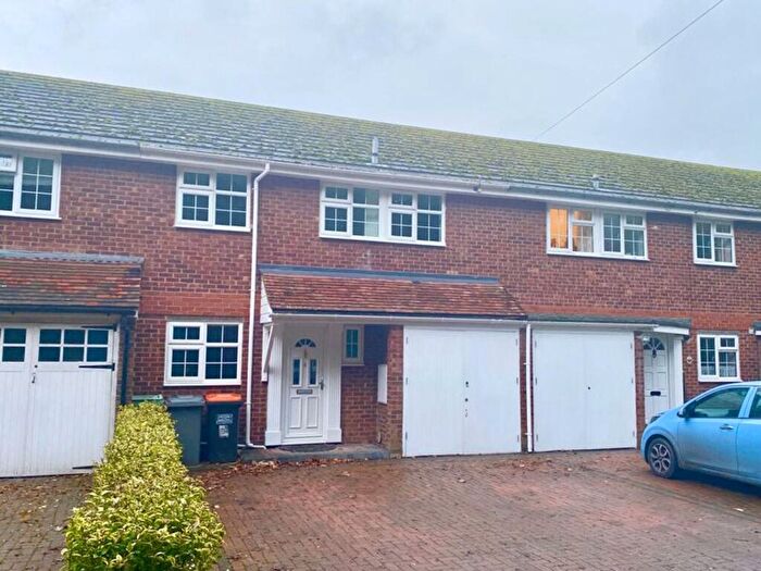 4 Bedroom Terraced House To Rent In Grove Park Road, Woodside, LU1