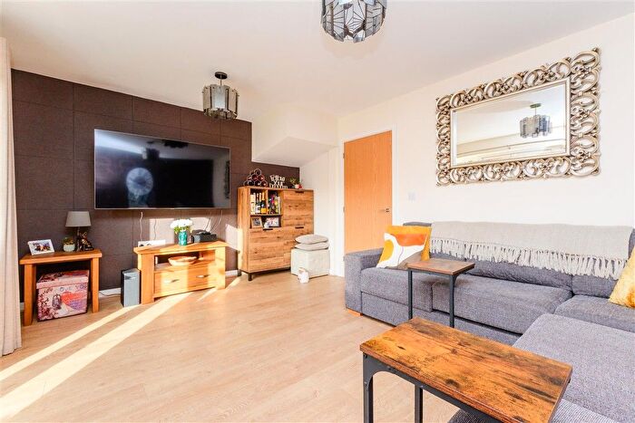 3 Bedroom Link Detached House For Sale In Borough Green, Sevenoaks, Kent, TN15