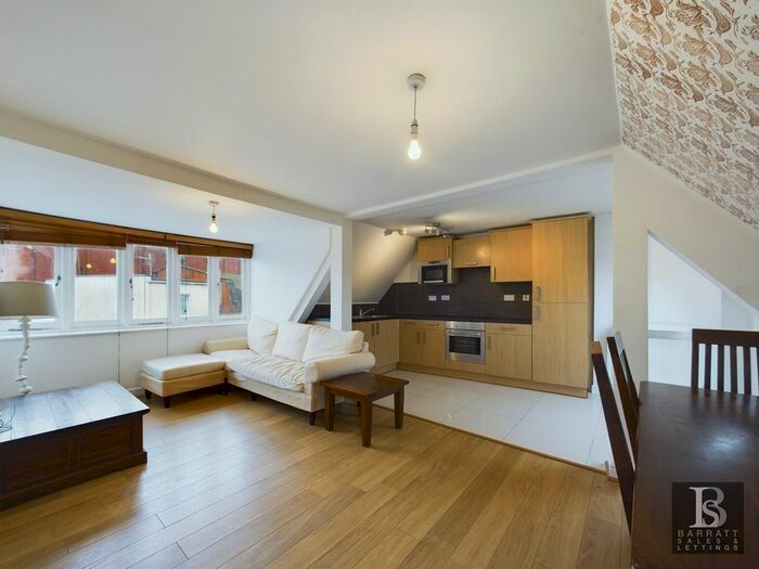 2 Bedroom Flat To Rent In Limebrook Court, Peascod Street, Windsor, SL4