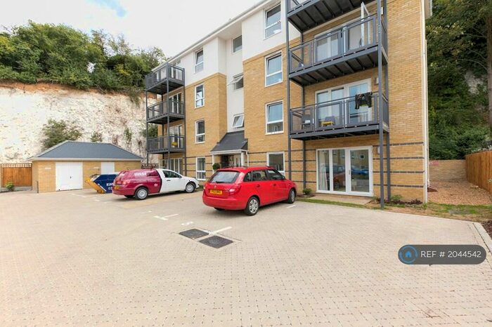 2 Bedroom Flat To Rent In Mutiny Close, Hertford, SG13