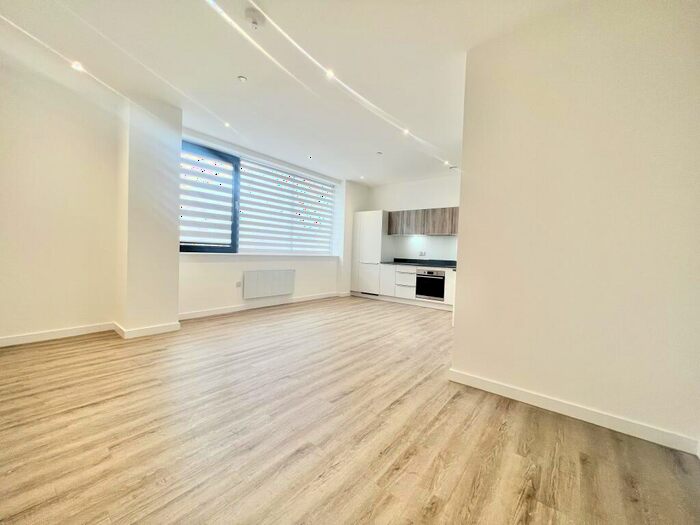 2 Bedroom Apartment To Rent In Normandy House, Alencon Link, RG21