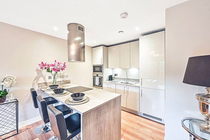 3 Bedroom Flat To Rent In Tapster Street, High Barnet, Barnet, EN5