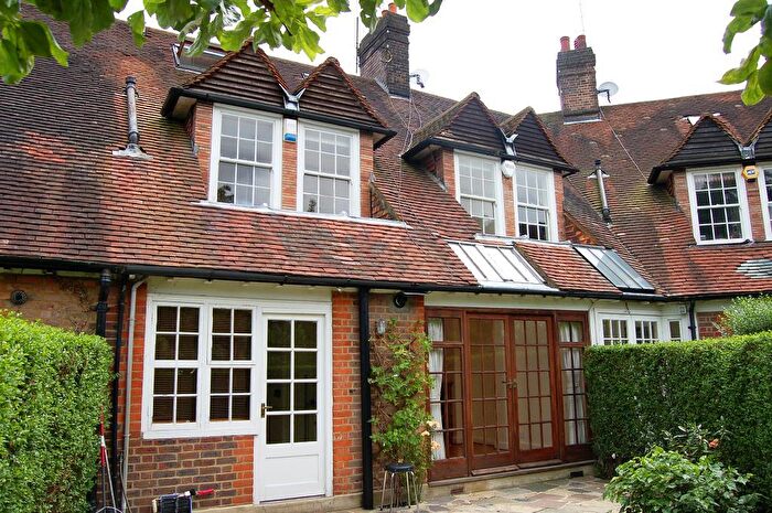 4 Bedroom Semi Detached House To Rent In Corringway, Hampstead Garden Suburb, NW11