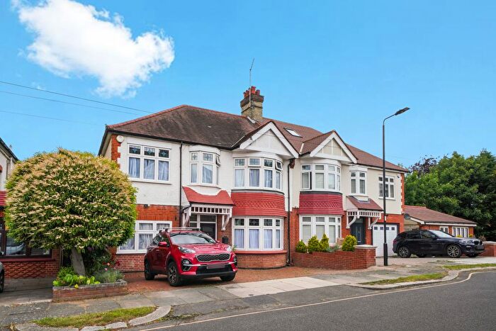 5 Bedroom Semi Detached House For Sale In Hillcrest, Winchmore Hill, London, N21