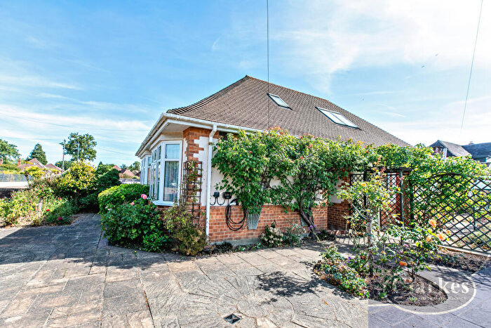 4 Bedroom Bungalow For Sale In Austen Avenue, Bournemouth, BH10