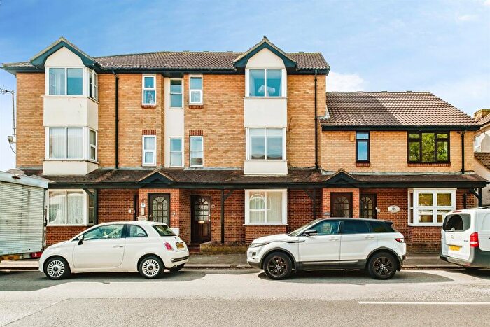 2 Bedroom Maisonette For Sale In Gordon Road, Shoreham-By-Sea, BN43