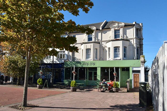 2 Bedroom Flat For Sale In Devonshire Square, Bexhill-On-Sea, TN40