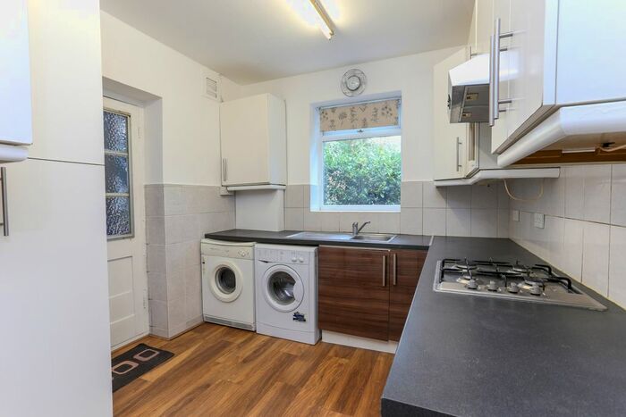 2 Bedroom Flat To Rent In Jersey Road, Isleworth, TW7