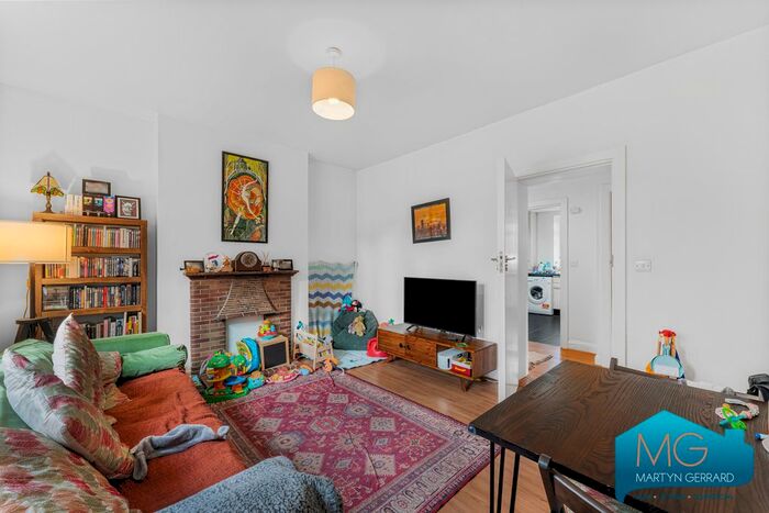 2 Bedroom Flat To Rent In High Street, Southgate, London, N14