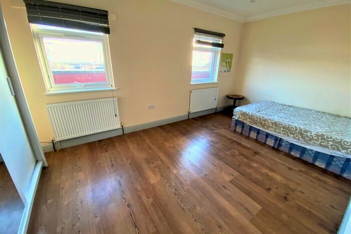 3 Bedroom Maisonette To Rent In High Street, Barkingside, IG6