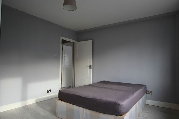 1 Bedroom Flat To Rent In Torrington Court, Shakespeare Road, London, NW7