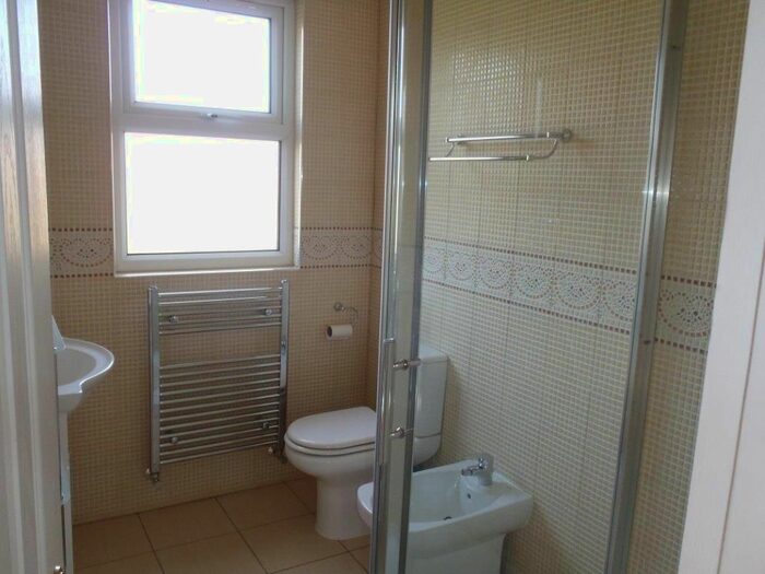 4 Bedroom Semi-detached House To Rent In Windsor Road, London, N3