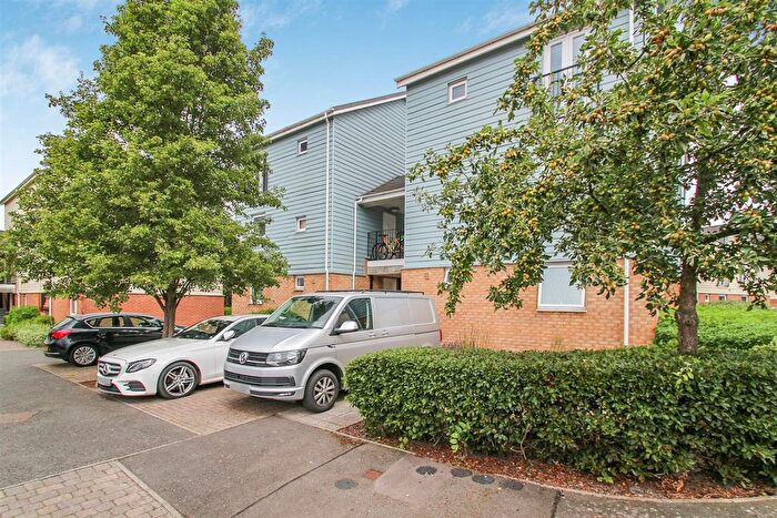 2 Bedroom Flat For Sale In Follager Road, Rugby, CV21