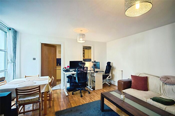 1 Bedroom Flat To Rent In Barrier Point Road, London, E16