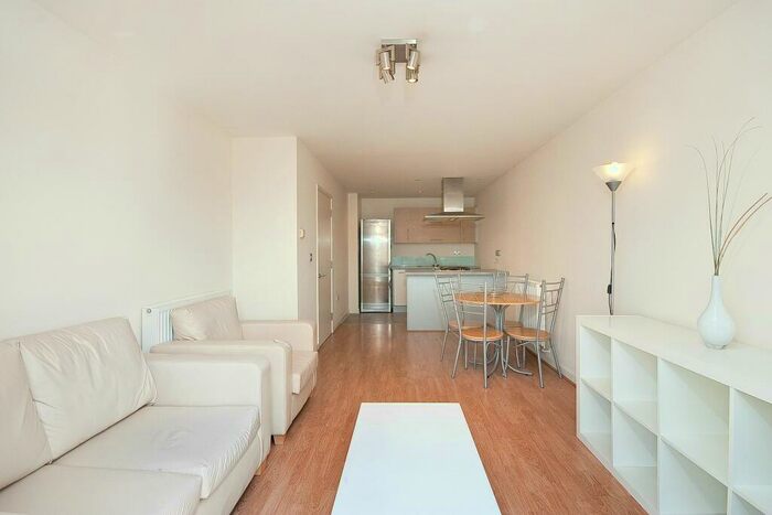 1 Bedroom Apartment To Rent In Commercial Road, E14