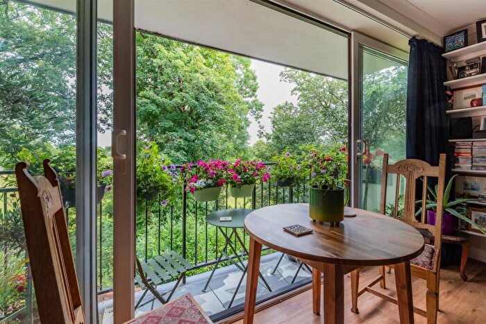 2 Bedroom Flat For Sale In Cardiff Road, Llandaff, Cardiff, CF5
