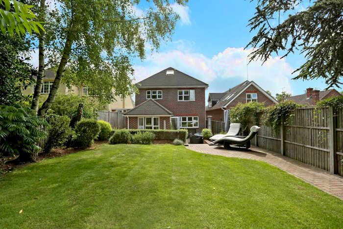 5 Bedroom Flat To Rent In The Drive, Watford, WD17