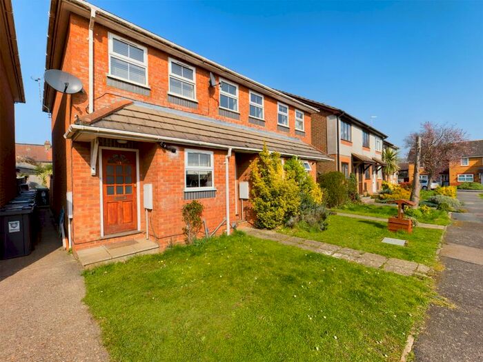 1 Bedroom Semi-Detached House To Rent In Wood End Close, Hemel Hempstead, Hertfordshire, HP2