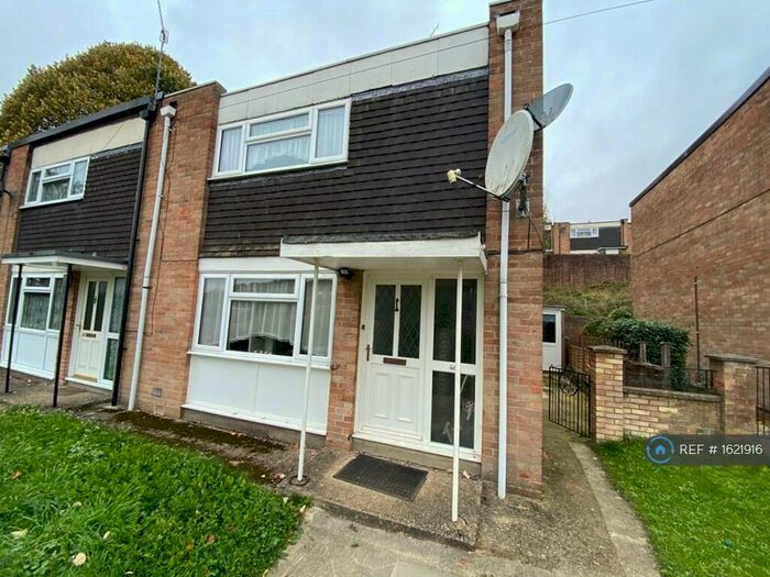 2 Bedroom Semi-Detached House To Rent In Misbourne Avenue, Highwycombe, HP13