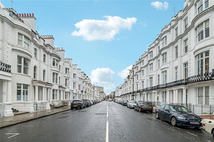 1 Bedroom Flat For Sale In Gloucester Terrace, Bayswater, W2