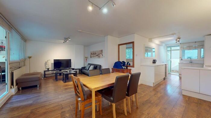 3 Bedroom Flat To Rent In Finborough Road, London, SW10