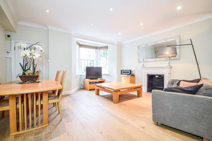 2 Bedroom Flat For Sale In Finborough Road, London, SW10