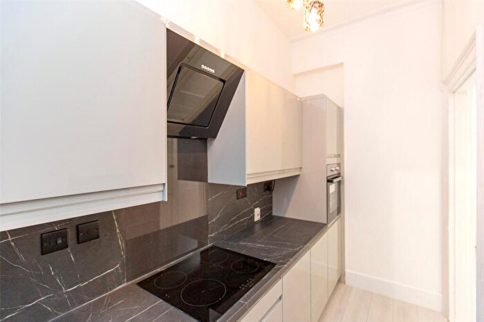 1 Bedroom Apartment For Sale In Cotham Park, Bristol, BS6