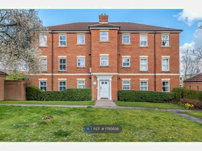 2 Bedroom Flat To Rent In Sycamore Rise, Bracknell, RG12