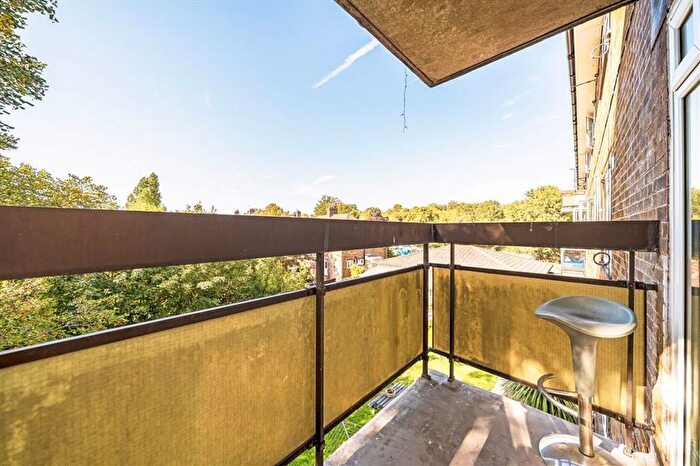 Studio For Sale In Middle Park Avenue, Eltham, SE9
