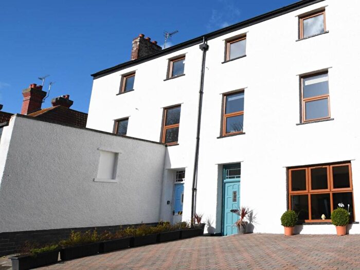 4 Bedroom Town House To Rent In Uphill Way, Uphill, Weston-super-Mare, BS23