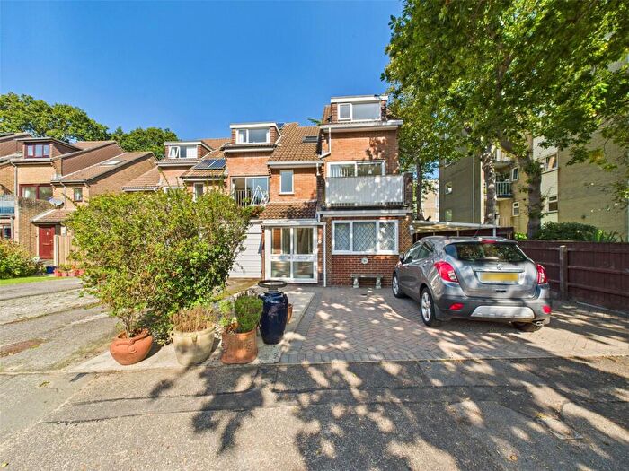 4 Bedroom House For Sale In Hamilton Close, Christchurch, Dorset, BH23