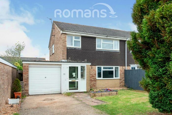 3 Bedroom Semi-Detached House To Rent In Osprey Road, Kempshott, RG22