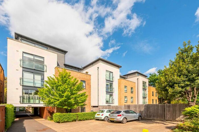2 Bedroom Flat To Rent In Kings Avenue, Clapham Park, London, SW4