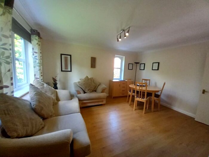 2 Bedroom Flat To Rent In Worcester Gardens, Slough, SL1