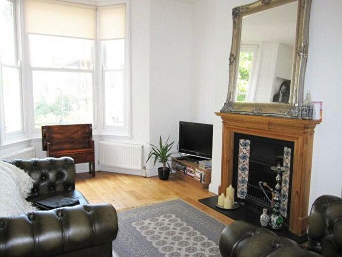 2 Bedroom Flat To Rent In Mercers Road, N19