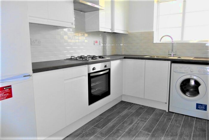 4 Bedroom Flat To Rent In Burnt Ash Hill, London, SE12