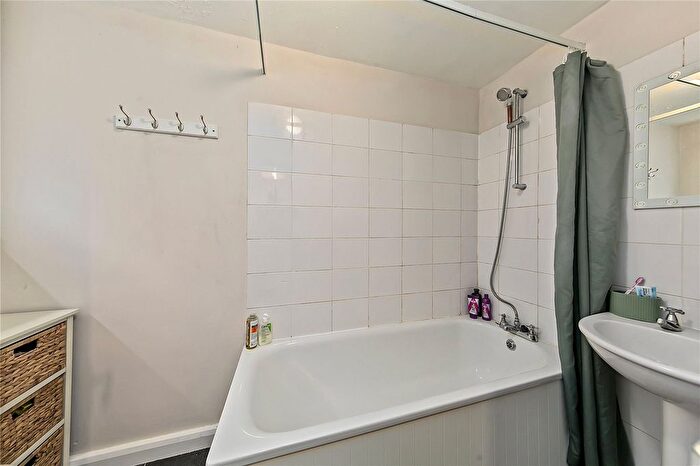 1 Bedroom Flat For Sale In Church Road, Richmond, TW9