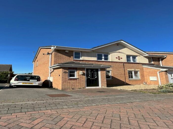 3 Bedroom House To Rent In Hoyland Common, S74