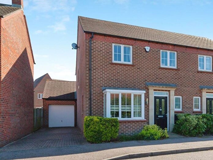 4 Bedroom Semi-Detached House For Sale In Greyhound Croft, Hinckley, LE10