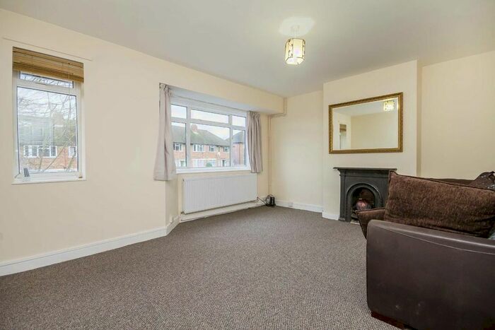 2 Bedroom Maisonette To Rent In Cavendish Avenue, London, W13
