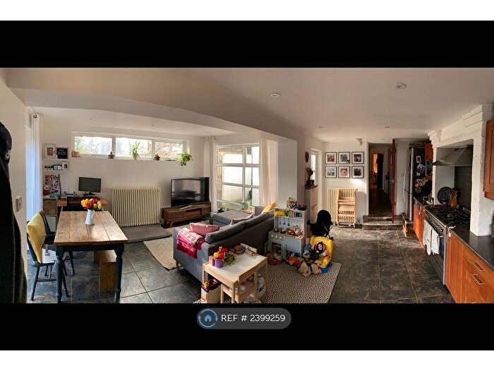 2 Bedroom Flat To Rent In Ladwell, London, SE13