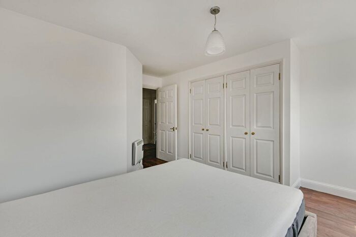 2 Bedroom Flat To Rent In Commercial Way, London, SE15