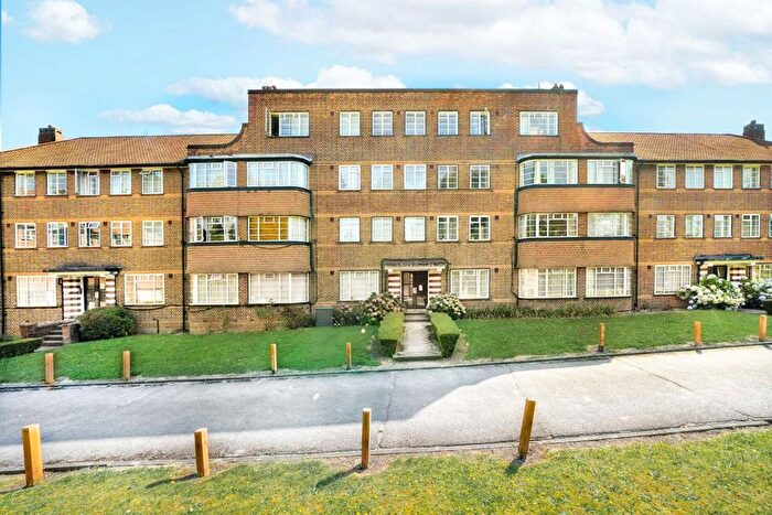 2 Bedroom Flat To Rent In Hanger Lane, London, W5