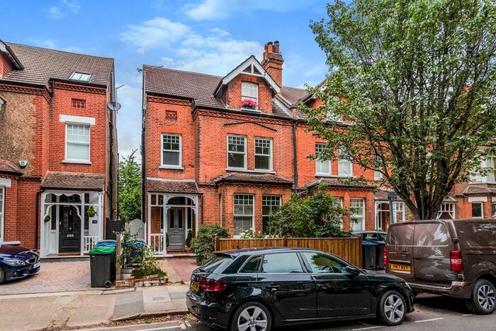 1 Bedroom Flat To Rent In Victoria Avenue, Surbiton, Surrey, KT6