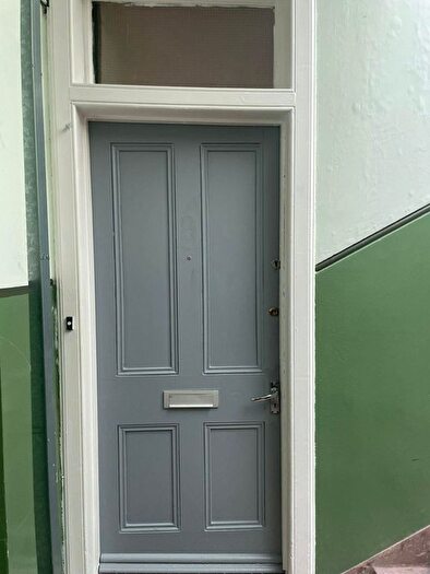 2 Bedroom Flat To Rent In Dundee Terrace, Edinburgh, EH11