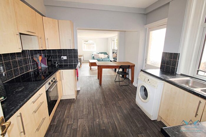 4 Bedroom Detached House For Sale In Capstone Road, Bournemouth, BH8