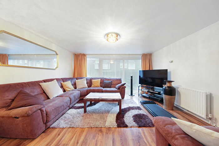 3 Bedroom Terraced House For Sale In Everglade Strand, NW9