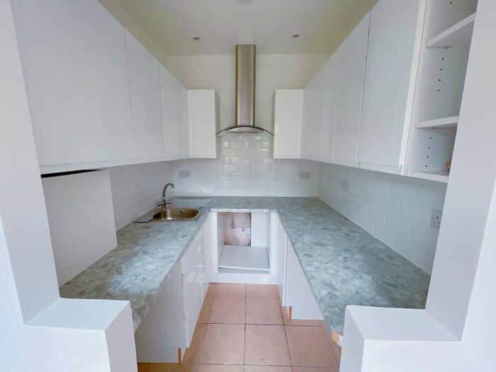 2 Bedroom Flat To Rent In Windsor Road, Ealing, W5